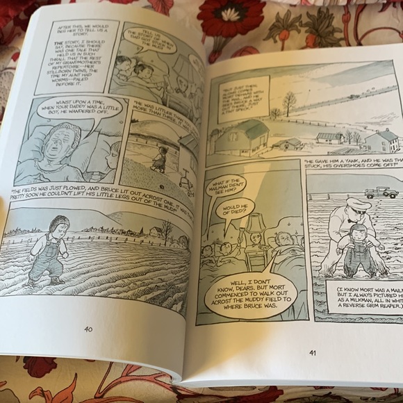 Fun Home a Family Tragicomic by Alison Bechel - Picture 3 of 3